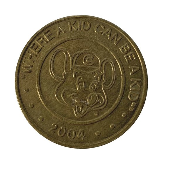 Chuck E Cheese 2004 Game Token with Letter "C" on Hat Pizza Parlor 1" Across - Picture 1 of 6